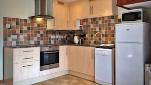 Cottage | Private kitchen - Cottage in Dartmoor With Countryside Views (Newton Abbot)