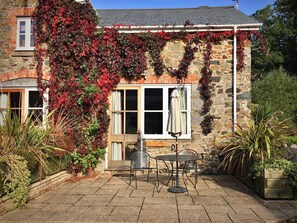 Cottage | Outdoor dining - Cottage in Dartmoor With Countryside Views (Newton Abbot)