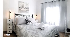 2 chambres, fer et planche à repasser, accès à Internet, literie fournie