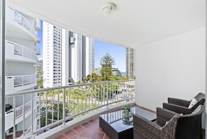 Property grounds - Sun, Surf, Pool – Walk to All (Surfers Paradise)