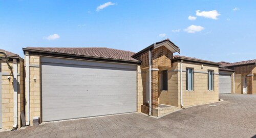 78 Modern Comforts Quiet Charm 3BR 2BA + Parking