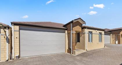 78 Modern Comforts Quiet Charm 3BR 2BA + Parking