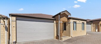 78 Modern Comforts Quiet Charm 3BR 2BA + Parking