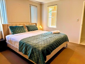 3 chambres, fer et planche Ă repasser, Wi-Fi, draps fournis