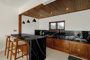 Villa, 1 Bedroom, Garden View | Private kitchen
