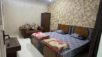 Deluxe Double Room, Mountain View | Soundproofing, iron/ironing board, free WiFi