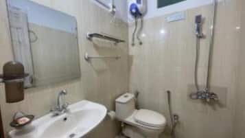 Deluxe Double Room, Mountain View | Bathroom | Slippers