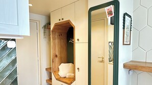 A modern bathroom with a wooden vanity, a large mirror, and a shower area. - L'Émeraude - Comfortable studio + private parking (Metz)