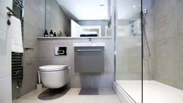 Shower, towels, shampoo
