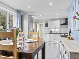Cottage | Dining