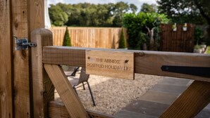 Cottage | Property grounds - Cottage in Somerset With Stunning Garden Views (Wedmore)