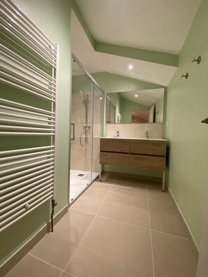 Shower, hair dryer, towels, soap - Le Mas des Mians (Caderousse)