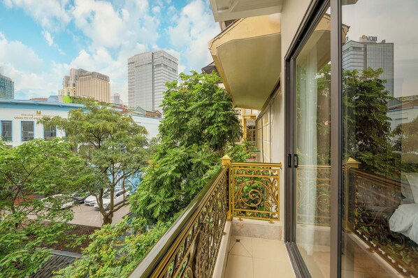Terrace/patio - Fuji Hotel And Apartment Hoan Kiem (Hanoi)
