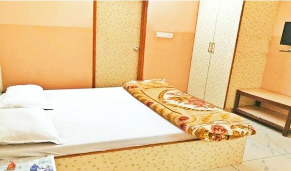 Deluxe Double Room, City View | Bathroom | Free toiletries, towels, soap, shampoo - Hotel Raj Guest House Jaipur (Jaipur)