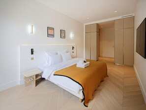 Apartment | 3 bedrooms, laptop workspace, iron/ironing board, bed sheets - Sumptuous Apartment With Garden / Arc de Triomphe (Paris)