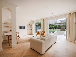 Apartment | Interior - Sumptuous Apartment With Garden / Arc de Triomphe (Paris)