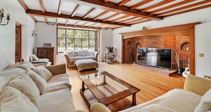 Pet-friendly Holiday Home With Scenic Views, No Deposit