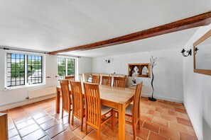 House | Dining - Pet-friendly Holiday Home With Scenic Views, No Deposit (Tring)