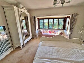 House | 8 bedrooms - Pet-friendly Holiday Home With Scenic Views, No Deposit (Tring)