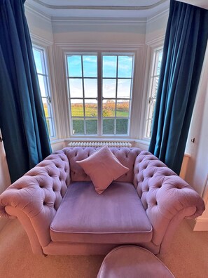 House | 8 bedrooms - Pet-friendly Holiday Home With Scenic Views, No Deposit (Tring)