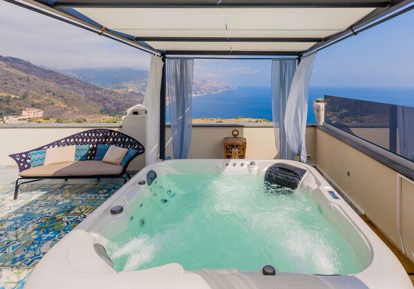 Bain à remous extérieur