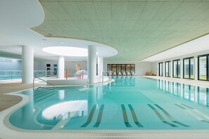 Appartement | Zwembad | Een binnenzwembad en een buitenzwembad