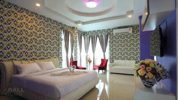 Masa, dizüstü bilgisayar çalışma alanı, ücretsiz kablosuz İnternet 