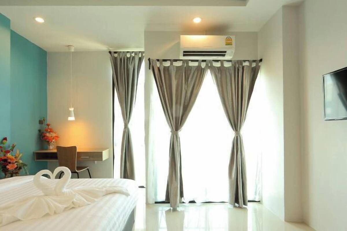 1 bedroom, desk, laptop workspace, free WiFi