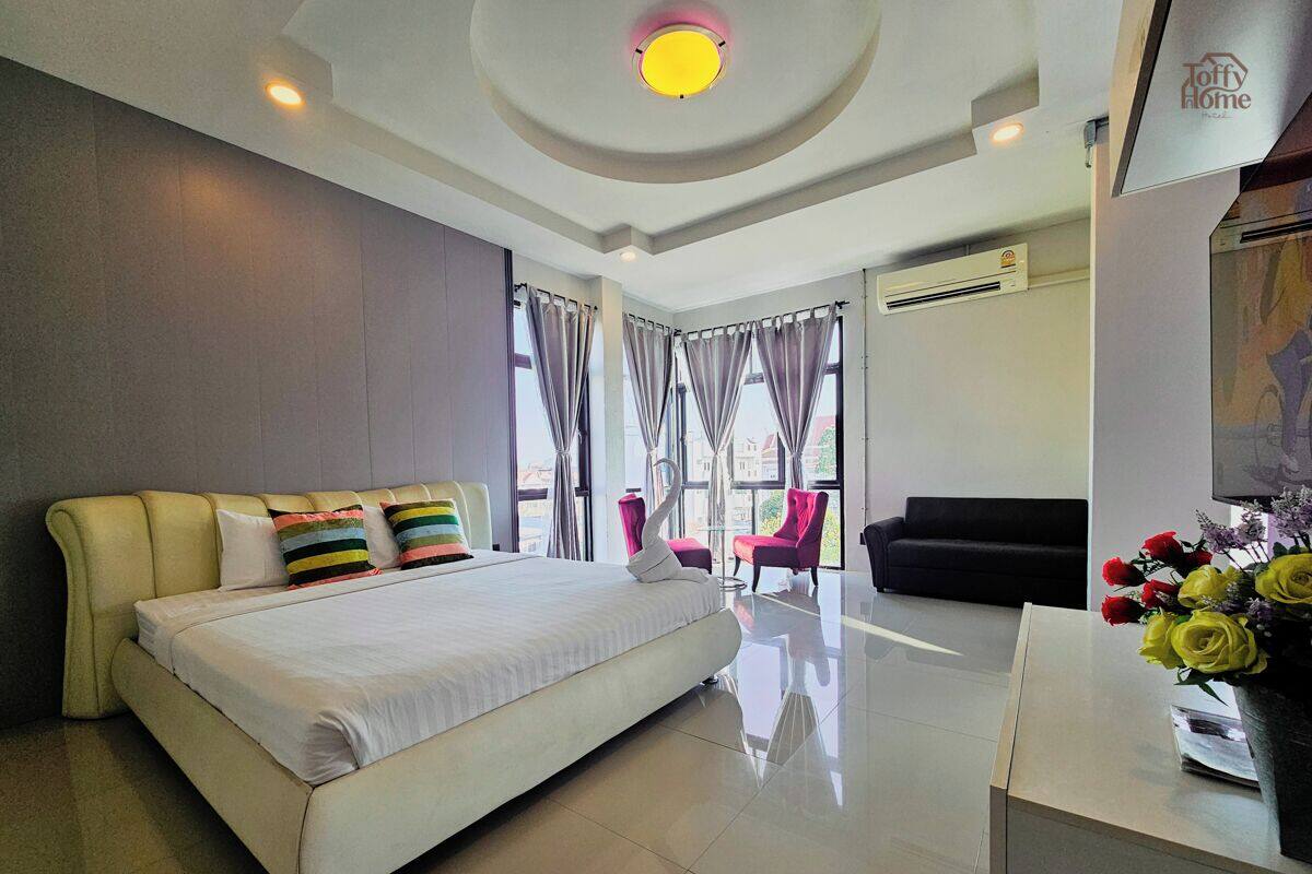 Skrivbord, arbetsyta för laptop och gratis wi-fi