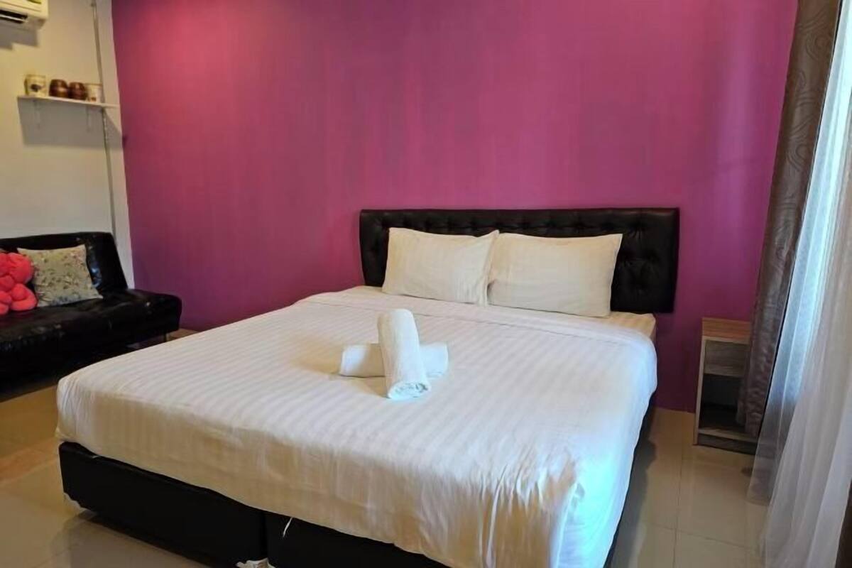 1 bedroom, desk, laptop workspace, free WiFi