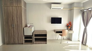 ファミリー トリプルルーム | デスク、ノートパソコン用作業スペース、WiFi (無料)