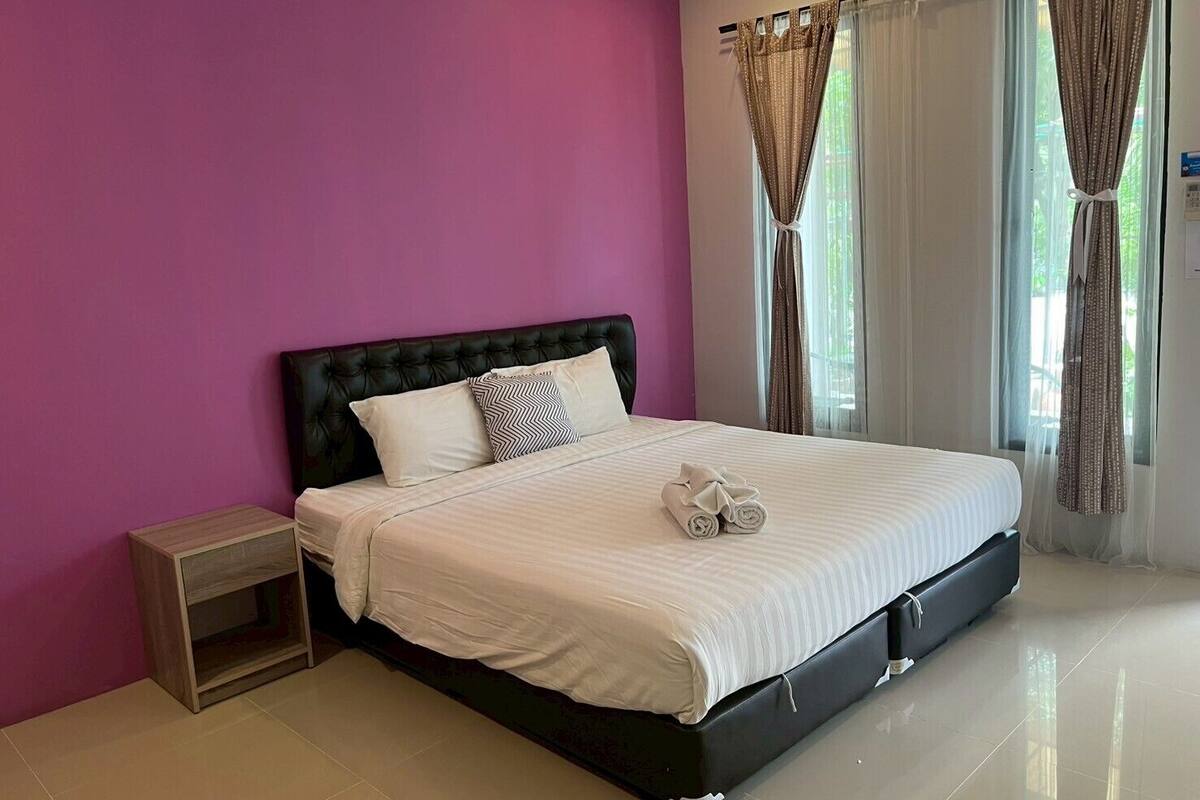 Skrivbord, arbetsyta för laptop och gratis wi-fi