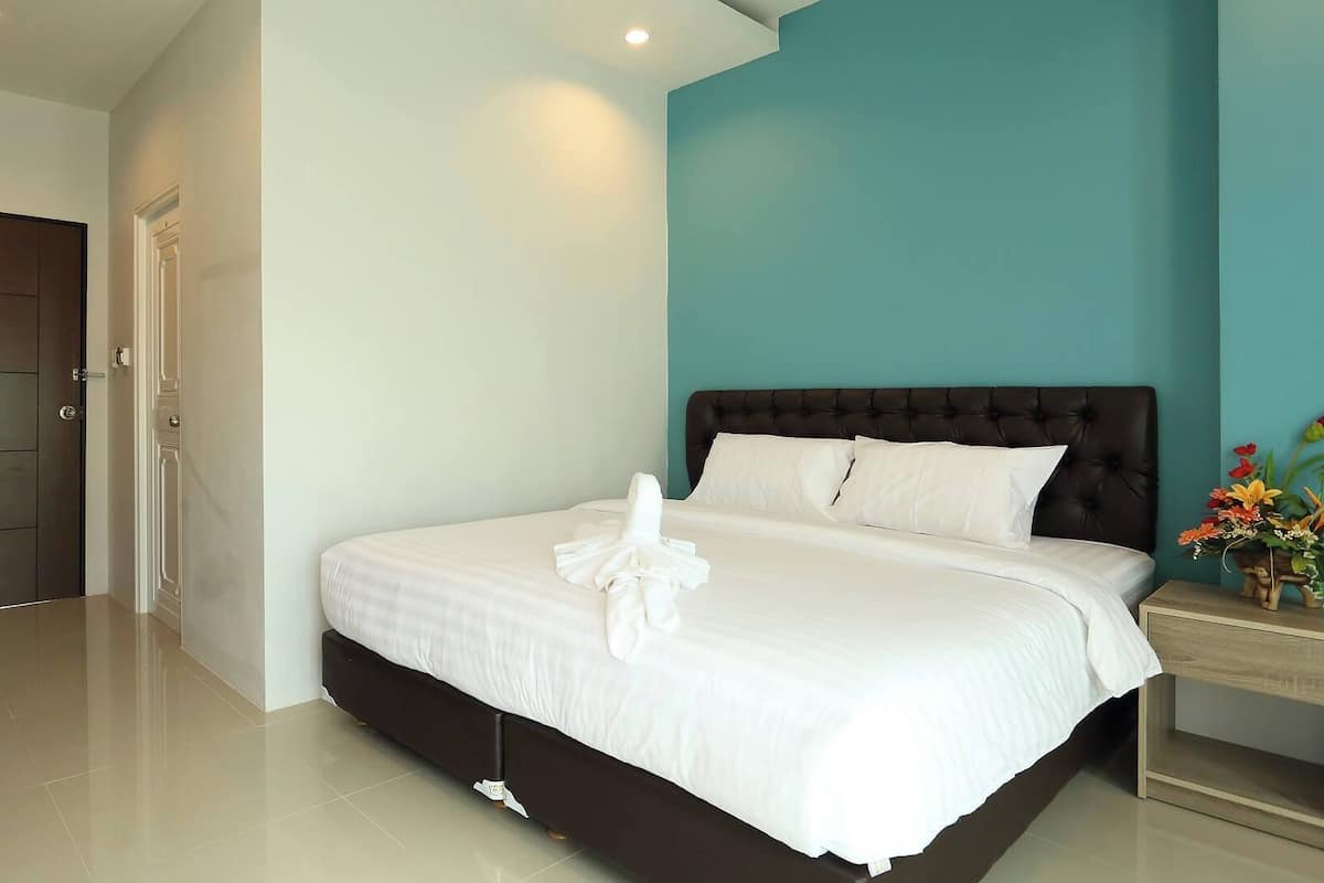 Standard Double Room | Meja, ruang kerja komputer riba, Wi-fi percuma