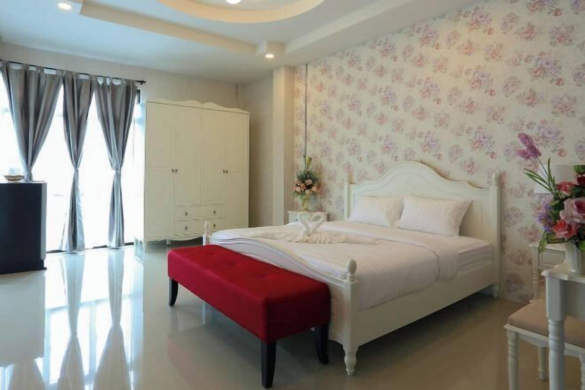 1 bedroom, desk, laptop workspace, free WiFi