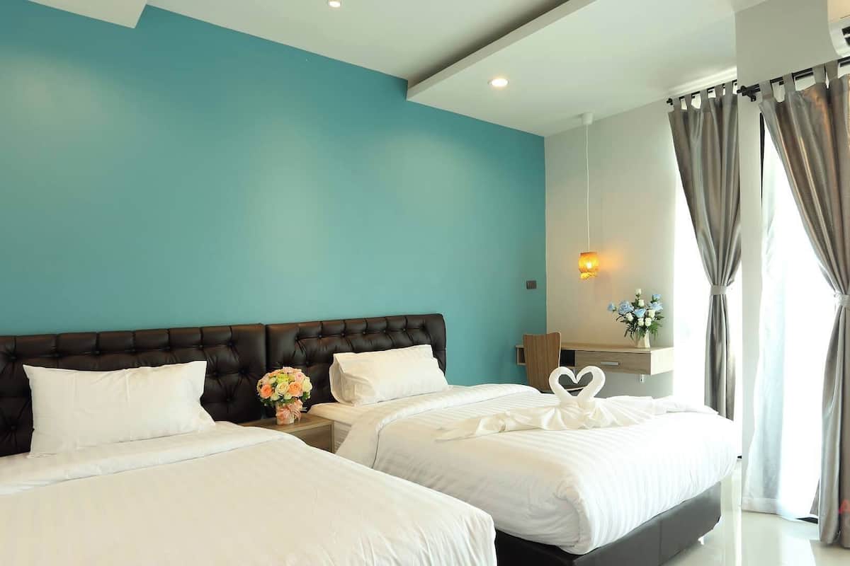 Standard Twin Room | Meja, ruang kerja komputer riba, Wi-fi percuma