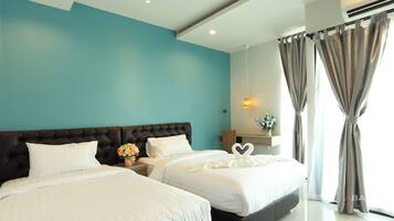 Standard Twin Room | Desk, laptop workspace, free WiFi