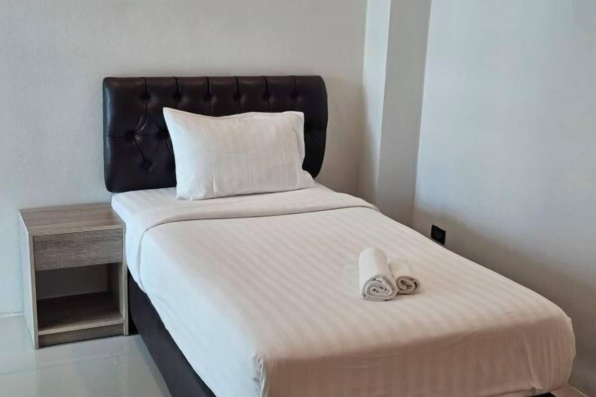 1 bedroom, desk, laptop workspace, free WiFi
