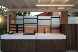 Kühlschrank, Mikrowelle, Ofen, Geschirrspüler
