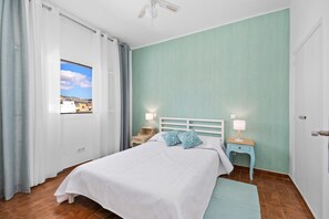 3 bedrooms, iron/ironing board, WiFi, bed sheets - City life & beach feeling - dream apartment in Palma (Palma)