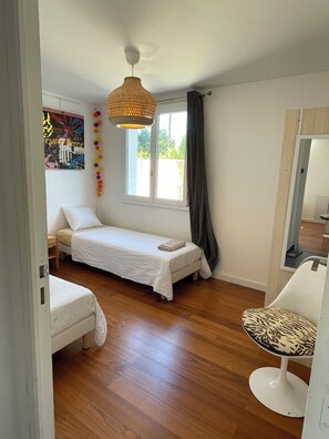 2 chambres, fer et planche à repasser, accès au Wi-Fi (inclus)