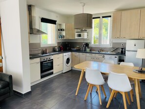 雪櫃、微波爐、焗爐、爐具