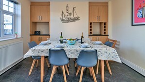 House | Dining - House in Abersoch Near Sandy Beach (Pwllheli)