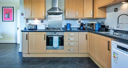 4 Bedroom Holiday Home in Abersoch, No Deposit