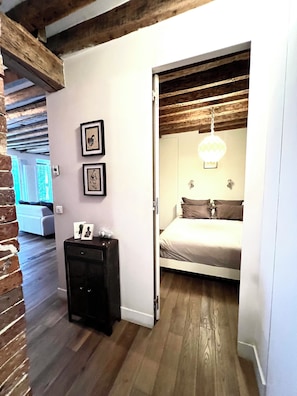 1 chambre, fer et planche à repasser, Wi-Fi gratuit, draps fournis