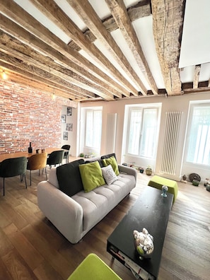 Smart-tv och en stereo