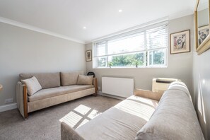 Apartment, 1 Bedroom | Living room - Beautiful Apartment ac up to Six,12 min by Tube From Oxford Street,ac (London)