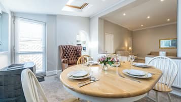Apartment, 1 Bedroom | Living room