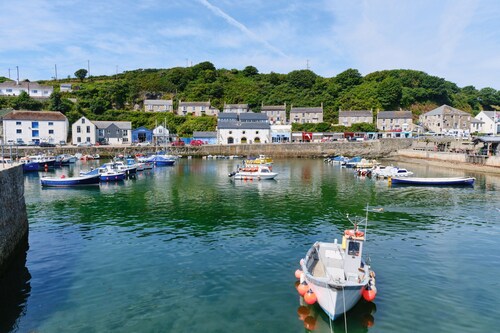 Holiday Home in Fishing Port of Porthleven, No Deposit