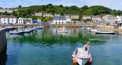 Holiday Home in Fishing Port of Porthleven, No Deposit