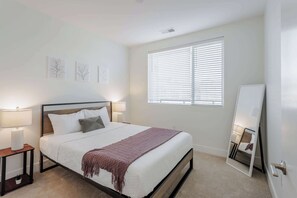 2 bedrooms, desk, iron/ironing board, WiFi